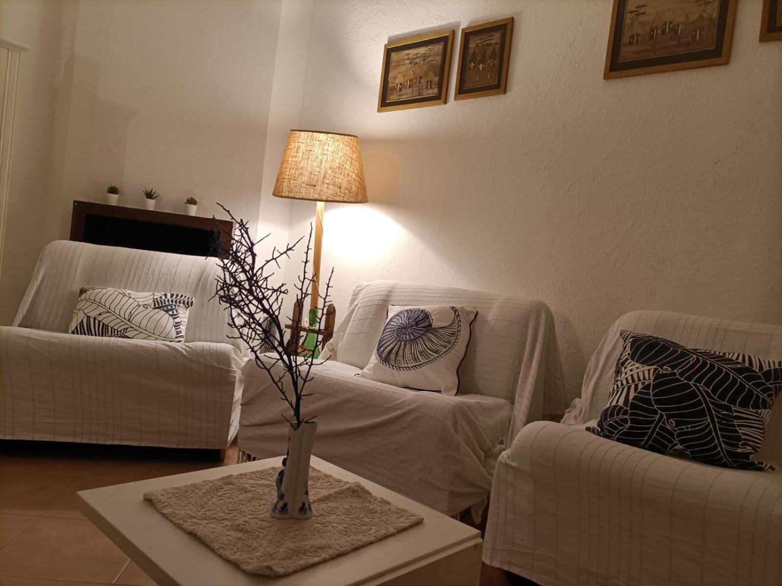 Oleandri Calaverde Sardegna Iun P1641 Pula Buitenkant foto