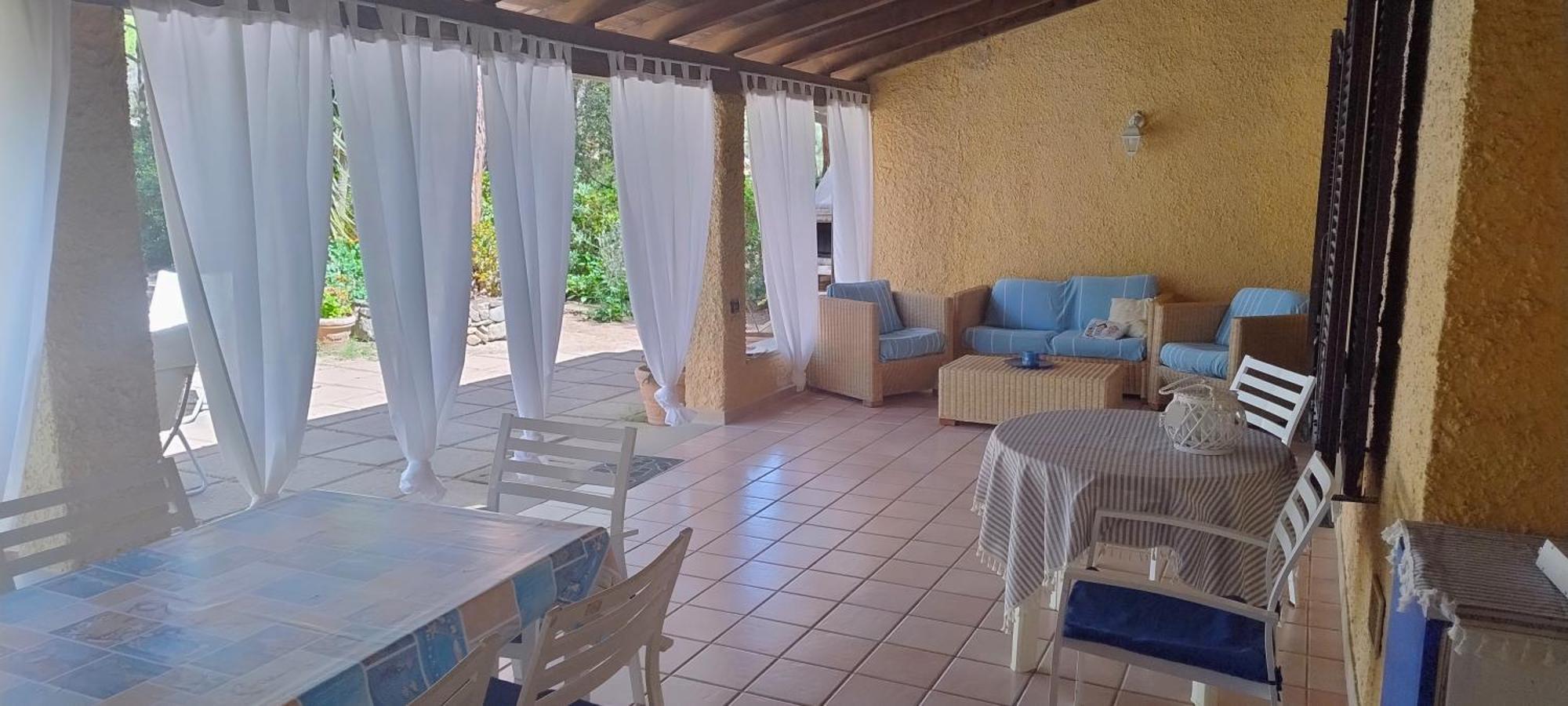 Oleandri Calaverde Sardegna Iun P1641 Pula Buitenkant foto
