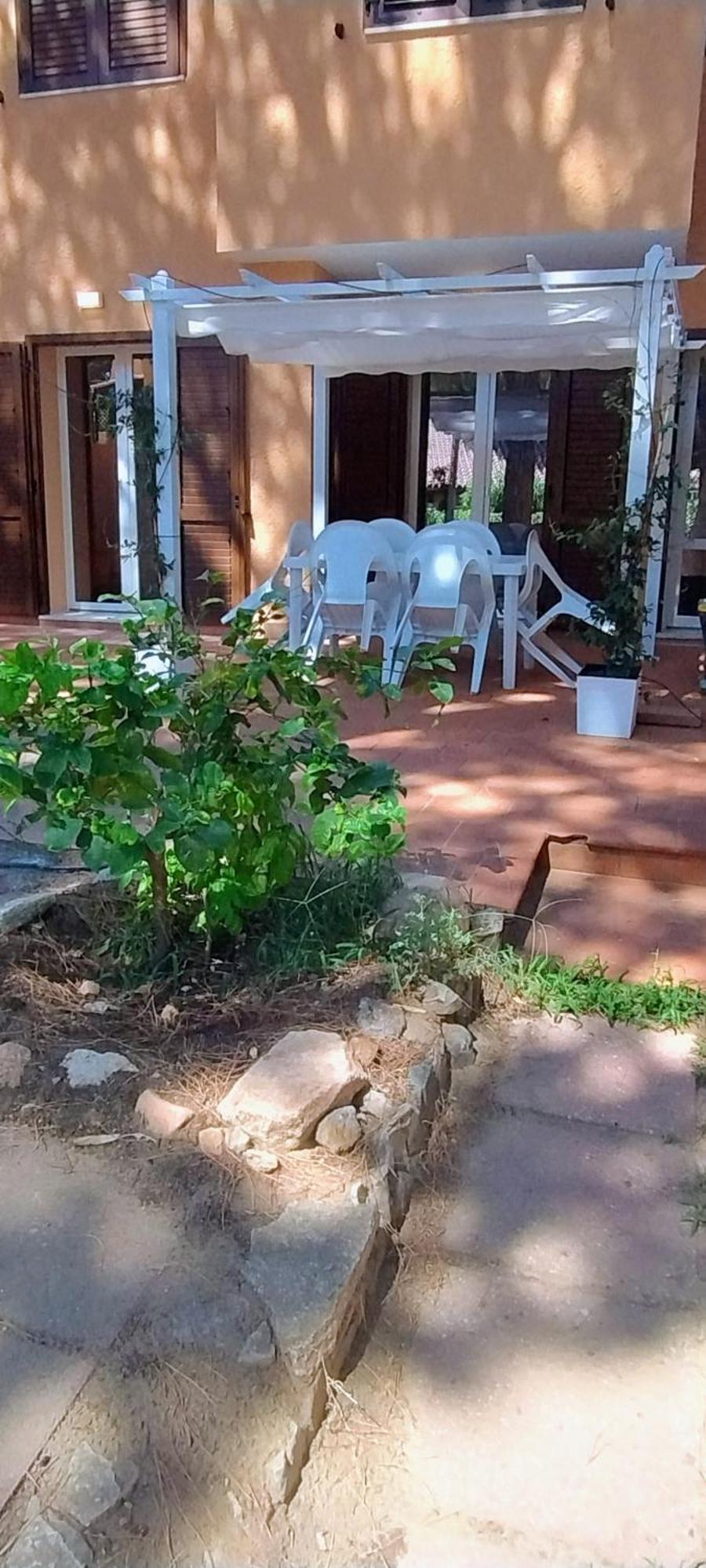 Oleandri Calaverde Sardegna Iun P1641 Pula Buitenkant foto