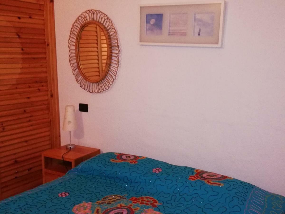 Oleandri Calaverde Sardegna Iun P1641 Pula Buitenkant foto